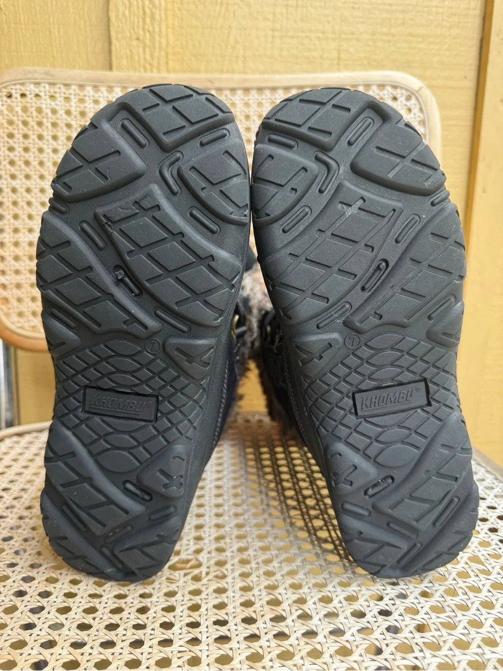 Khombu Women’s Size 7 Black Faux Fur Waterproof Winter Snow Boots